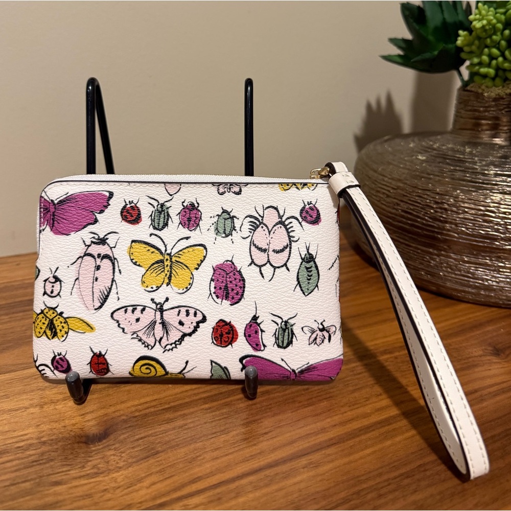 Coach Bug Wristlet CR815 Chalk - Picture 2 of 6